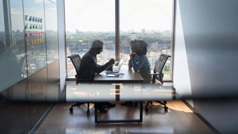 How an HR Audit Helps Identify Problems Inside UAE Organizations